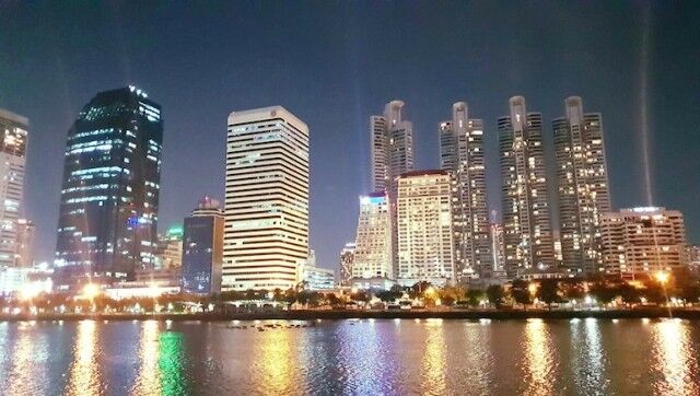 Millennium Residence in Bangkok - Night time from Benjakitti Park - www.millenniumresidence.net - Millennium Residence in Bangkok - Night time from Benjakitti Park - www.millenniumresidence.net