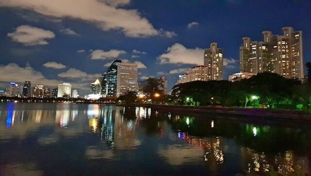 Millennium Residence in Bangkok - Night time from Benjakitti Park - www.millenniumresidence.net - 2 Millennium Residence in Bangkok - Night time from Benjakitti Park - www.millenniumresidence.net